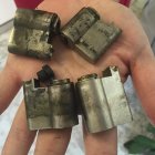 Los delincuentes reventaron los bombines de las cerraduras para colarse en el interior. A.V.