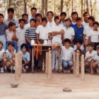 Antonio Lario, con alguno de sus alumnos en el año 1985.