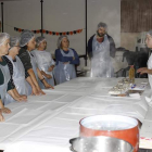 Participantes en el taller de cocina de setas en Almanza. CAMPOS