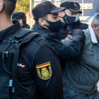 Bernardo Montoya a su llegada al juicio en Huelva. JULIÁN PÉREZ