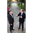 Tavares y Herrera, antes de entrar a la reunión.