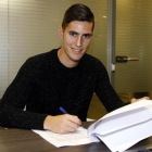 Sergi Guardiola firma su nuevo contrato con el Barça B.