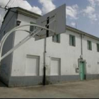 Edificio de la escuela donde está ubicada la vivienda que se ofrece de forma gratuita en Villalibre