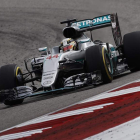 Hamilton logró un triunfo balsámico en el circuito de Austin para recortar puntos a Rosberg. SMITH