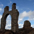 El agua que se filtra lava la argamasa de la mampostería y provoca la caída de piedras.