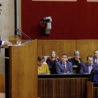 Juan Manuel Moreno (PP) pronuncia el discurso de investidura en el Parlamento de Andalucía.