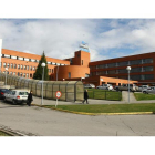Imagen exterior del Hospital del Bierzo, en Fuentesnuevas.