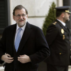 El presidente del Gobierno en funciones, Mariano Rajoy, a su llegada hoy al Congreso para asistir a la constitución de las nuevas Cortes Generales.