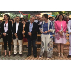 Los diputados, la directora del centro, el alcalde de La Bañeza y dos concejales asisten a la cita. A.V.