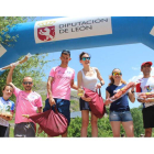 Diego Alonso y Victoria Santamaría inscribieron su nombre en el cuadro de honor del Espeleotrail Cueva de Valporquero que reunió a 250 atletas en la salida. JUAN JOSÉ LÓPEZ