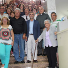 Los leoneses del Centro de Cataluña posan con el alcalde.
