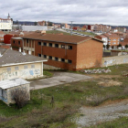 Las antiguas escuelas del barrio de la Inmaculada, ahora en ruinas, serán la sede de una investigación para el prototipo de transporte urbano público sin conductor.