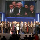 La fotografía de «familia» de todos los premiados con los Micrófonos de Oro puso el broche a la gala
