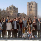 Cerca de un centenar de estudiantes de Arquitectura de Valencia y Valladolid visitaron la sede del Consejo Consultivo, en la plaza de la Catedral de Zamora.