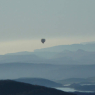 Un globo surca León. Una experiencia que podrá repetirse los días 26 y 27 de mayo, 7 y 8 de julio y 18 y 19 de agosto para contemplar Las Omañas y el río Luna.