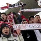 Las peñas de la Cultural, eufóricas en el partido de ayer contra el Guijuelo