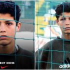 La campaña de Nike se basa en una foto de un joven Cristiano Ronaldo con una sudadera de Adidas