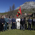 La romería de este año tuvo una amplia presencia castrense, por ser pregonero el general del Ejército del Aire . JESÚS F. SALVADORES