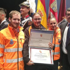 Voluntarios de Protección Civil de Villaquilambre recogieron una distinción a su labor en Burgos. DL