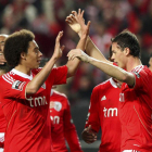 Los jugadores del Benfica celebran el gol marcado por Nolito ante el Vitoria de Setubal.