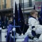 Muchos niños, como espectadores y de papones, participaron en los actos del Jueves Santo