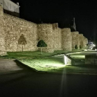 Nueva iluminación de la muralla a la altura del Melgar. DL