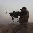 Un voluntario chií se enfrenta a combatientes del Estado Islámico, el pasado 8 de septiembre en Tikrit (Irak).