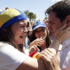 Rivera conversa con simpatizantes venezolanos en Valencia. KAI FÖRSTERLING