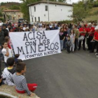 Acisa detuvo las fiestas patronales para solidarizarse con su vecino Alberto, minero.