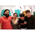 Alumnos que participan en una de las dos exposiciones que alberga la Fundación Vela Zanetti. CUEVAS