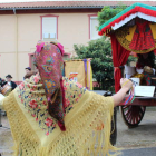 Alija exhibe el carro engalanado que ganó el primer premio en el concurso de San Froilán