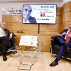 El político Martín Villa y Joaquín S. Torné, director del Diario de León, hoy en 'Conversaciones en torno a la Constitución en su 40 aniversario' que organiza el periódico en su Club de Prensa.