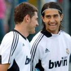 De la Red, técnico del juvenil del Madrid, charla con Casillas.