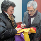 Gaspar Llamazares, junto a una asistente al acto.