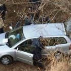 Un hombre y dos mujeres fueron encontrados en un automóvil