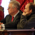 Muñoz Blas, junto al letrado que ejerce su defensa, ayer, en la Audiencia Provincial. RAMIRO