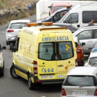Ambulancias y vehículos policiales frente a la casa de la familia hallada muerta en La Orotava.