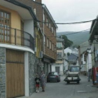 La imagen de archivo muestra parte de la calle principal de Páramo del Sil.