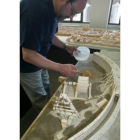 Juan Carlos Ponga remata la maqueta de la galería