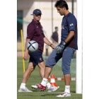 Scolari observa al portero Ricardo durante un entrenamiento