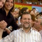 Mariano Rajoy, saluda a los asistentes a su mitin de ayer en Zaragoza