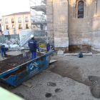 Detalle de las excavaciones que se están llevando a cabo en el atrio de la colegiata de San Isidoro.
