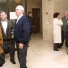 El alcalde de Puente, Andrés Domínguez, y los tres ediles del PSOE comparecieron ayer en el Juzgado