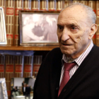 Cipriano Gutiérrez, en su despacho profesional de Ordoño II. MARCIANO PÉREZ