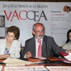 El presidente de Caja España, Santos Llamas y la vicerrectora de la UVA, Carmen Domínguez