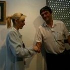 El alcalde de Torre, el popular Manuel Merayo, saluda a María José Estrada en una imagen de archivo