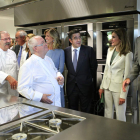 Los príncipes, junto a Patxi López, Garmendia y algunos de los cocineros más importantes.