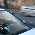 Una dotación de Tráfico controla la velocidad en carretera