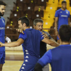 Manolo Cadenas en un entrenamiento de esta pretemporada del Abanca Ademar. JESÚS F. SALVADORES