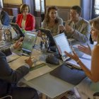 Susana Díaz, al frente de la primera reunión con su nuevo gobierno celebrada ayer.